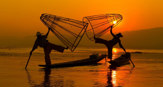 One-leg Rowing Intha Fishermen - Keeping Tradition Alive