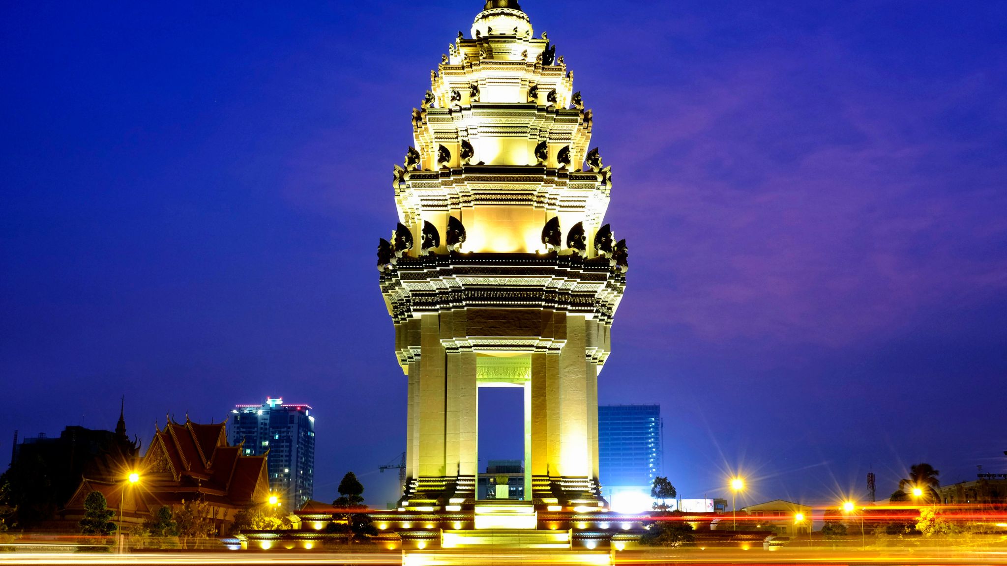 Day 1 The Independence Monument At Night