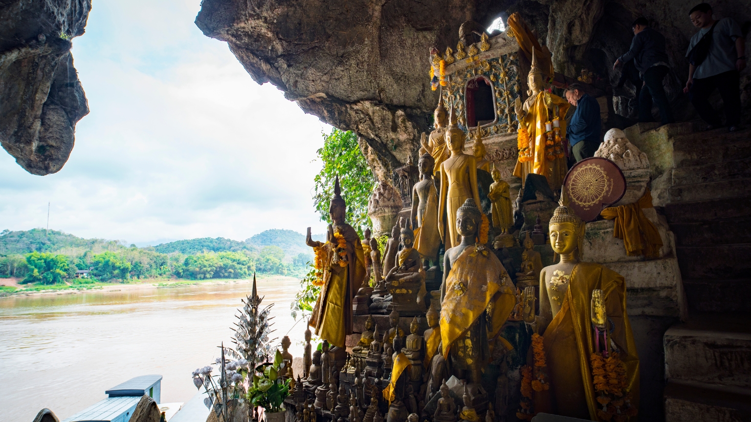 Day 12 Journey To The Pak Ou Caves Filled With Thousands Of Buddha Images